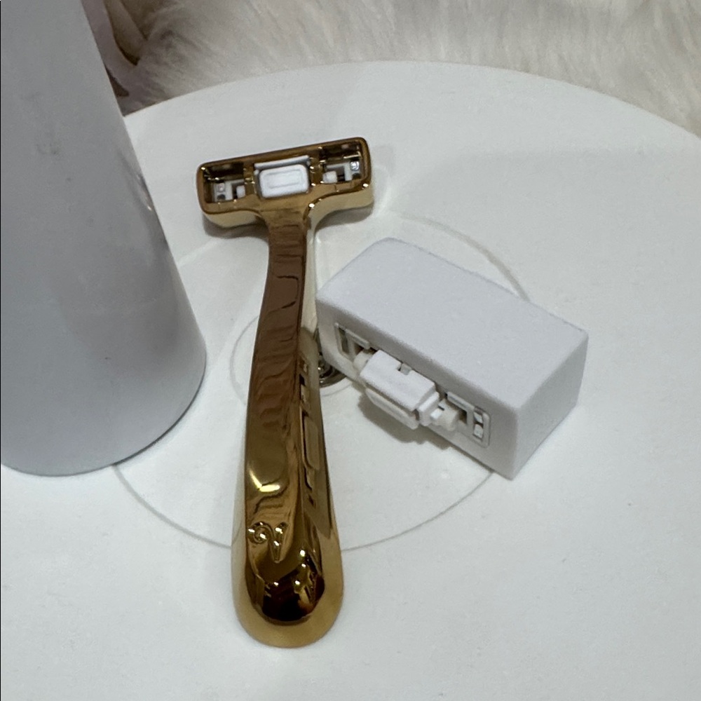 Gold Razor - Picture 2 of 3